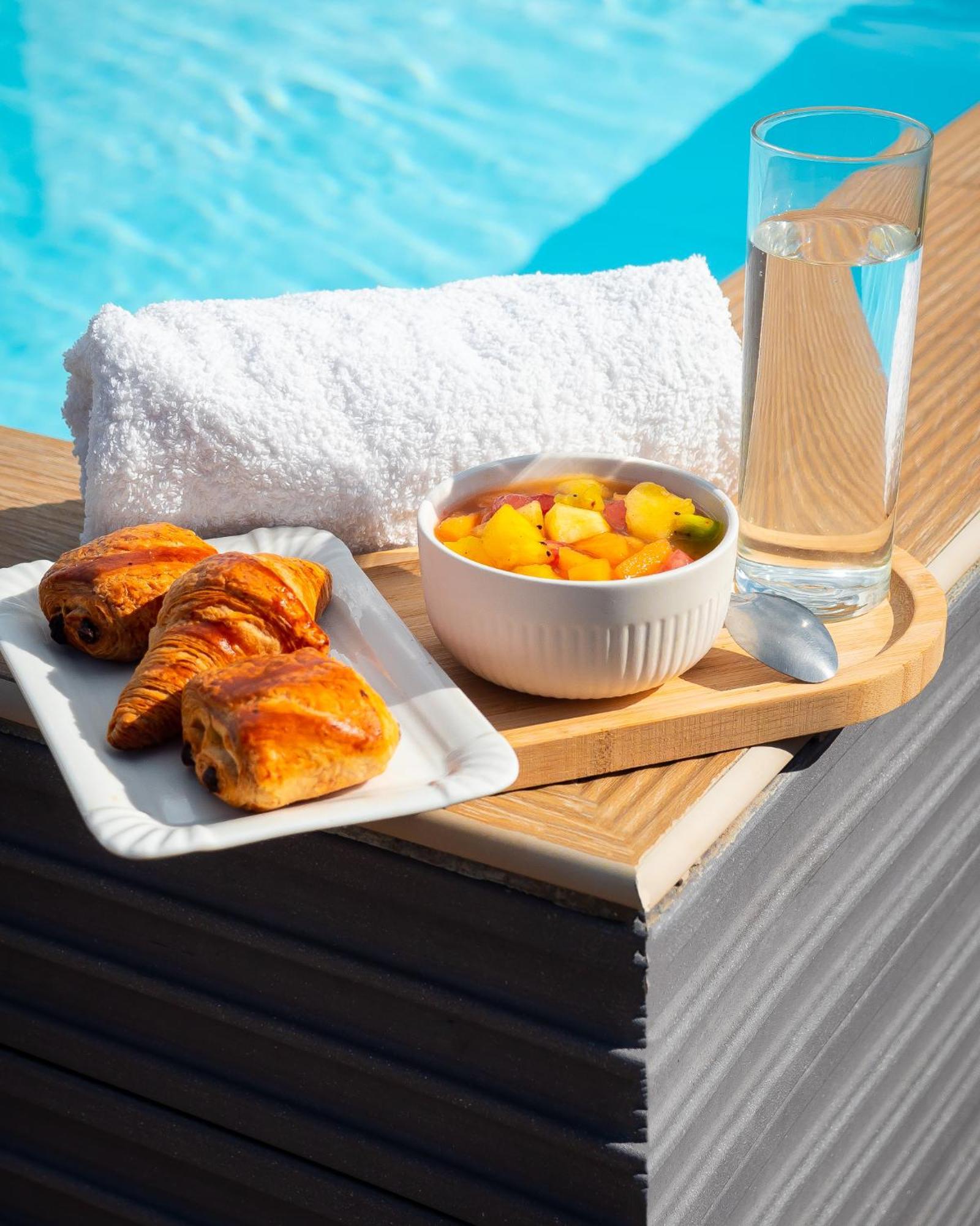 Evasion En Plein Coeur De La Ville Studio Jacuzzis Sauna Et Piscine Au Centre De Port-Louis Buitenkant foto